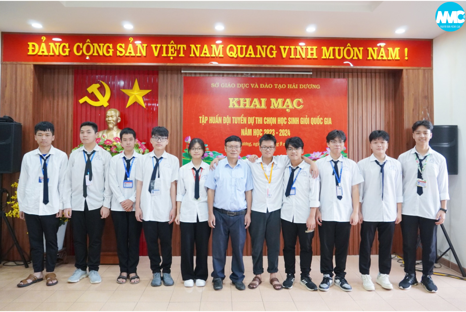 Nhấn để phóng to